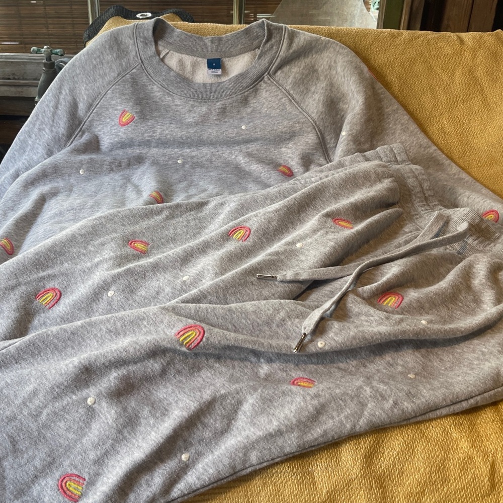 Old Navy Heather Gray Sweatshirt and Joggers Set with rainbow accents